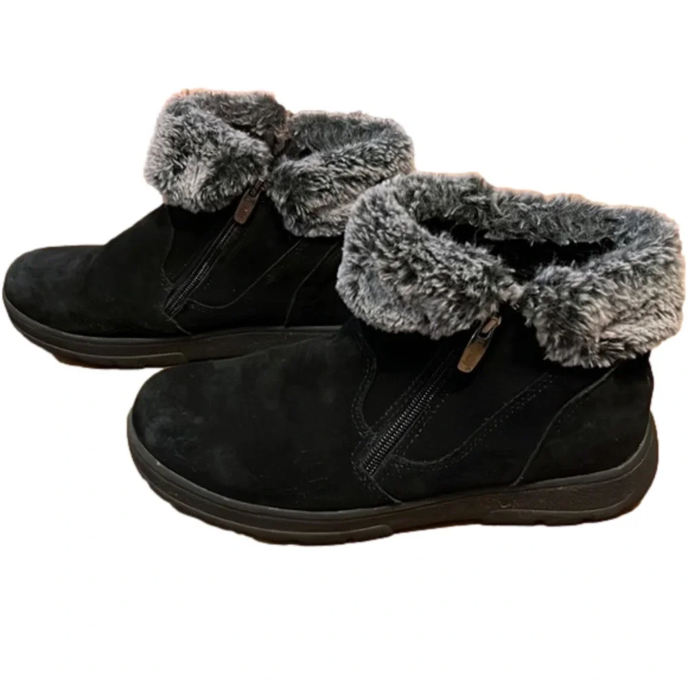𝅺khombu black suede snow boots with faux fur trim, size 9, good condition